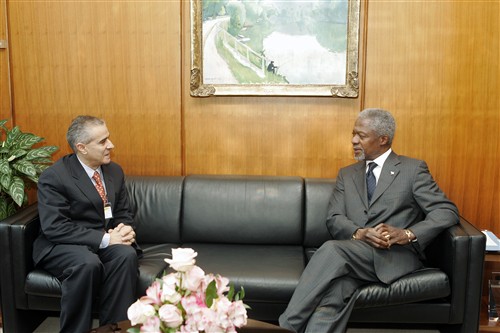 Ahmed Djoghlaf with Kofi Annan Secretariat of the Convention on Biological Diversity