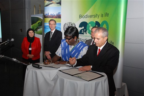 Signing ceremony - Memorandum of Understanding with the Institute of Energy and Environment of La Francophonie (IEPF) Secretariat of the Convention on Biological Diversity