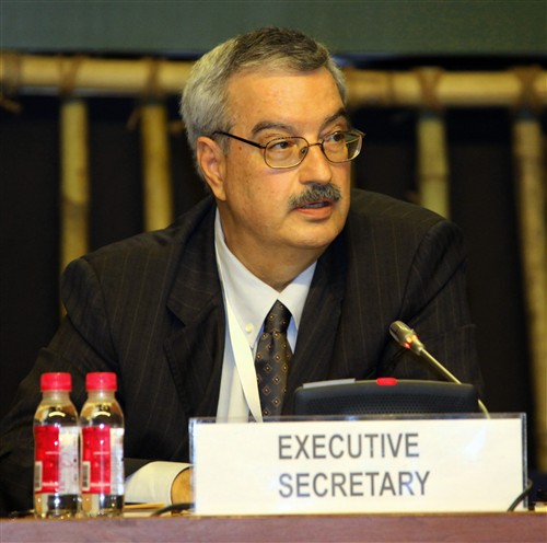 COP 11 meeting in Hyderabad, India IISD-Franz Dejon