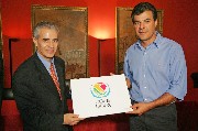 The Mayor of Curitiba, Carlos Alberto Richa, presents the official logo for MOP-3 and COP-8 to Ahmed Djoghlaf