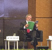 President da Silva reads the letter from the youth of Montreal and “Gincana” magazine.