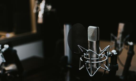 MicrophoneCondenserByJonathanVelasquezFromUnsplash